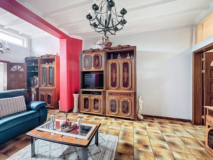 SINGLE-FAMILY HOUSE FIVE BEDROOMS WITH GARDEN AND GARAGE