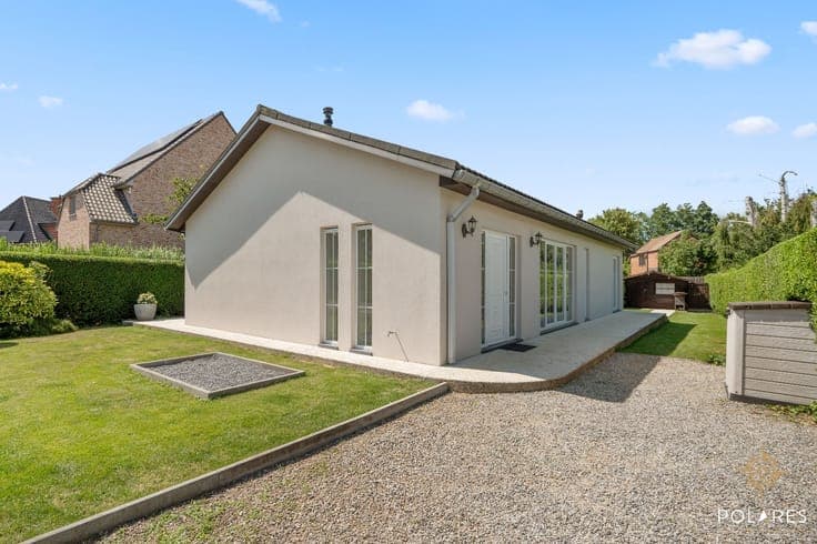 Completely renovated modern bungalow with pool - 100% move-
