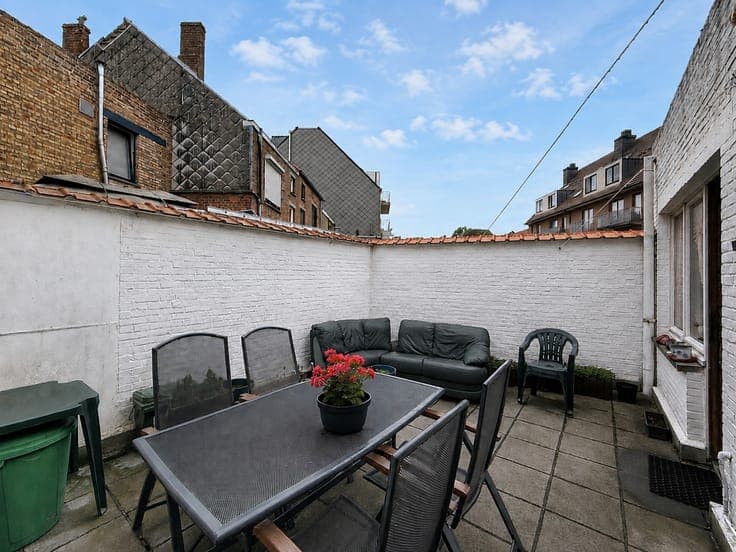 Te renoveren gezinswoning met stadstuin te Nieuwpoort-Stad