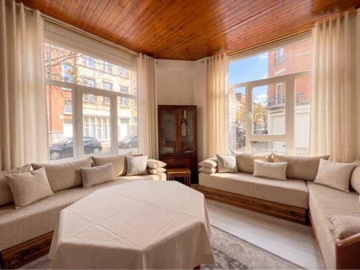 ETTERBEEK – SPACIOUS BUILDING OF 251 M²