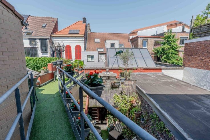 Karaktervol herenhuis op unieke locatie met buitenruimte