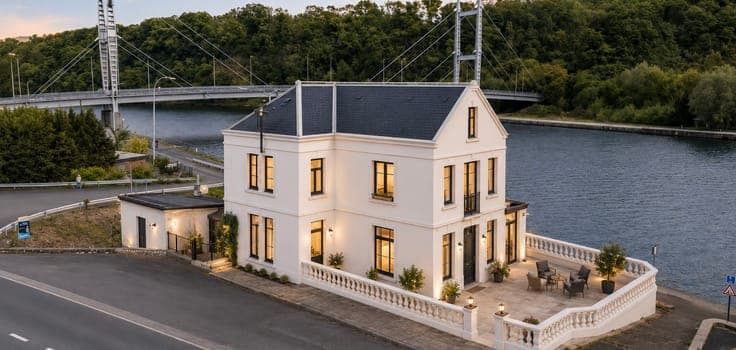 6-bed house with waterfront terrace