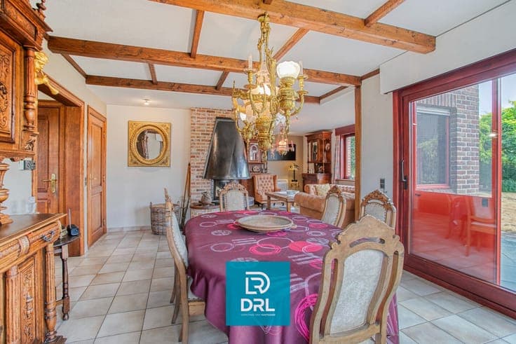 Grote villa met praktijkruimte en prachtige tuin te Kness...