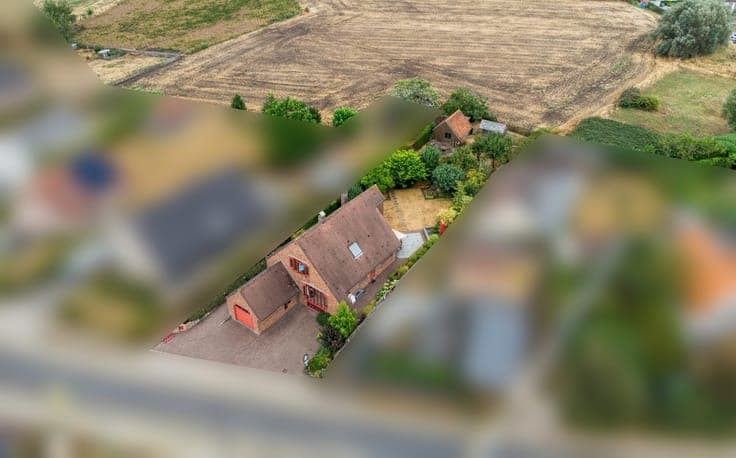 Grote villa met praktijkruimte en prachtige tuin te Kness...