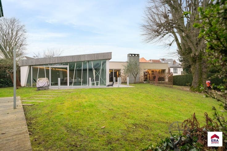 Luxury villa with pool in Berchem-Sainte-Agathe