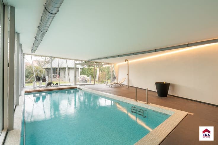 Luxury villa with pool in Berchem-Sainte-Agathe