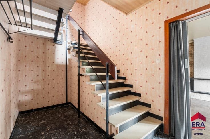 Spacious home to refresh with 5 bedrooms, garage and EPC B