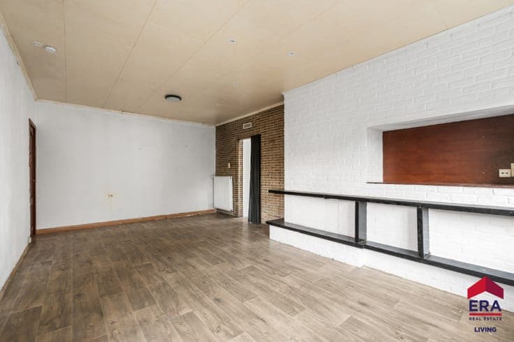 Spacious home to refresh with 5 bedrooms, garage and EPC B