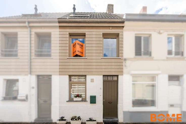 Instapklare stadswoning met gezellige koer en ruim zonnet...