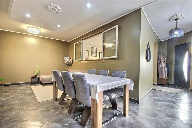 Maison familiale 4 chambres avec grand garage attenant et co