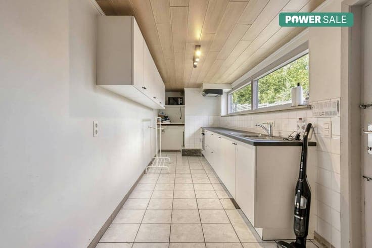 4-bedroom house to renovate with garden in Moorslede.