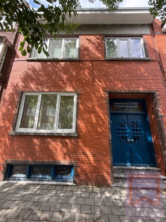 Art-decowoning met 4 slaapkamers, kelder en stadstuin in ...