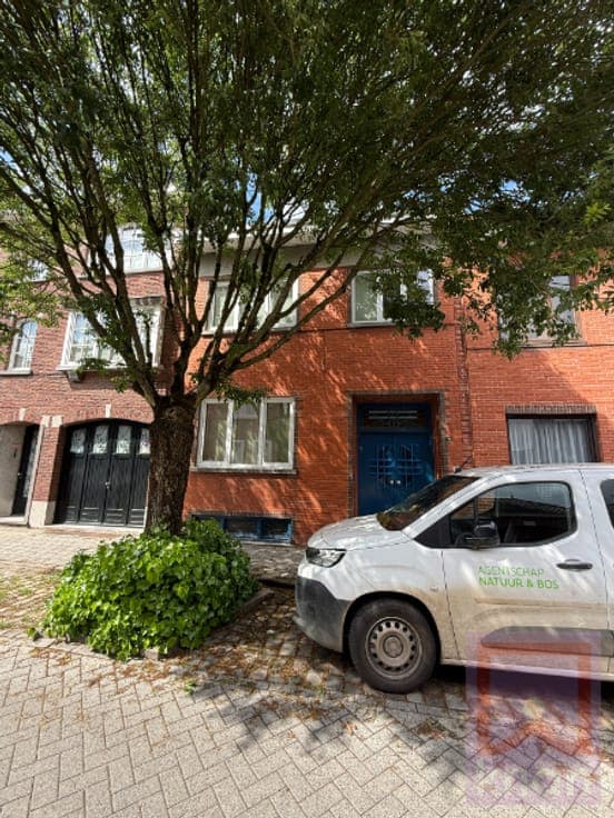 Art-decowoning met 4 slaapkamers, kelder en stadstuin in ...