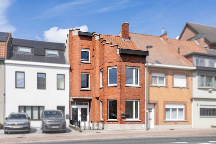 Family Home with 5 Bedrooms in Harelbeke