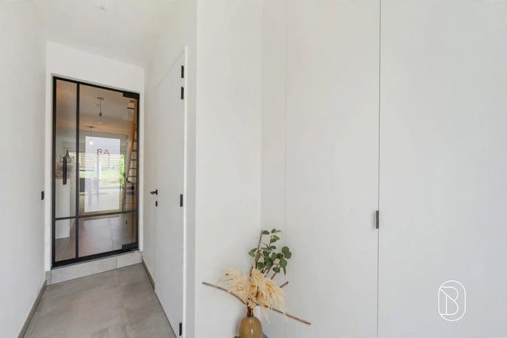 Mooie nieuwbouwwoning met 3 slk en 2 badkamers, + tuin