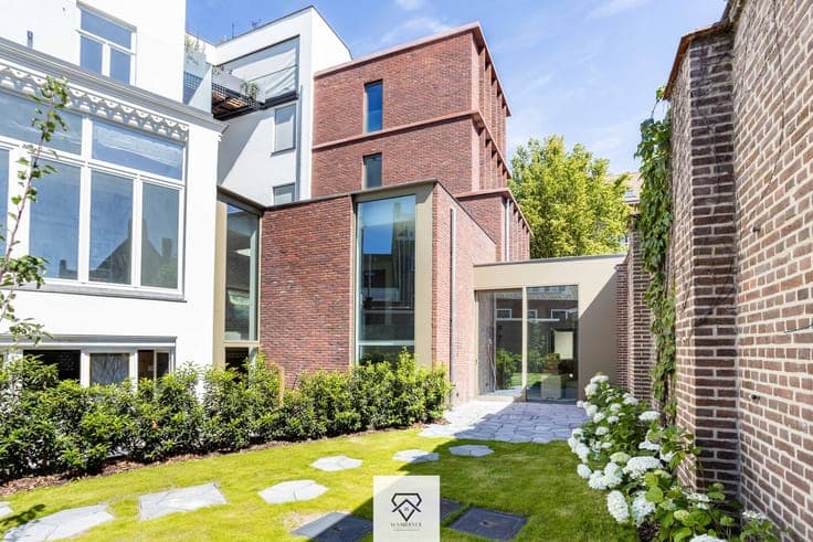 Eigentijdse halfopen nieuwbouwwoning met stadstuin en rui...