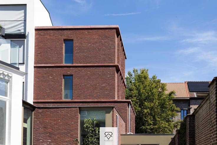 Eigentijdse halfopen nieuwbouwwoning met stadstuin en rui...