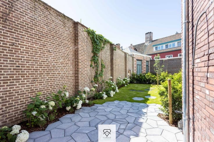 Eigentijdse halfopen nieuwbouwwoning met stadstuin en rui...