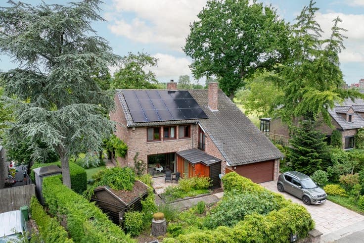 Uitstekend gelegen woning met 4 slaapkamers en een pracht...