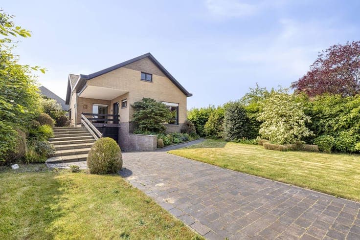 Characterful home in the center of Aalter with lots of poten