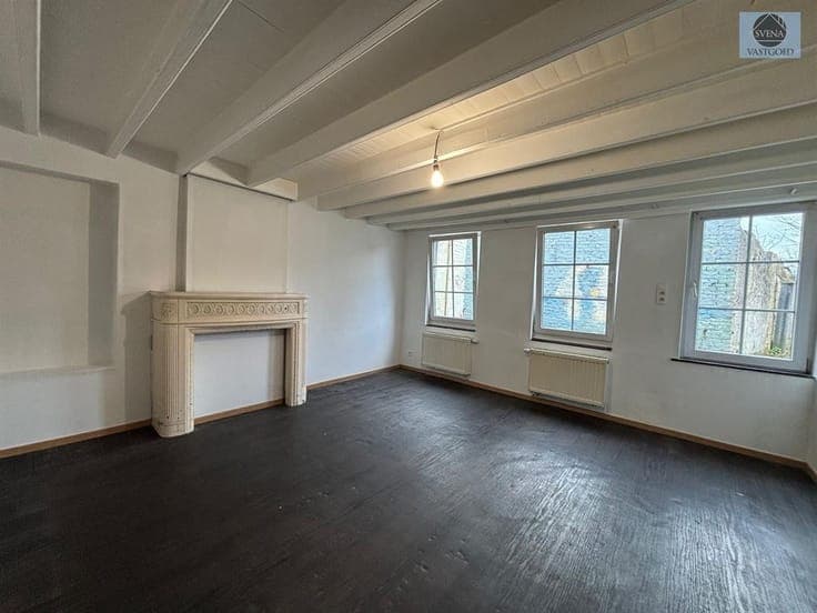 RUSTIC 3-BEDROOM HOME IN EVERBEEK