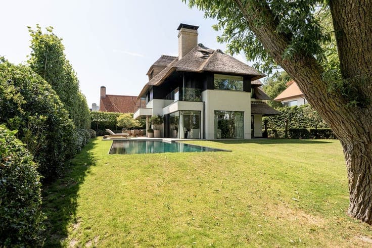 Stunning recently built contemporary villa with timeless fin