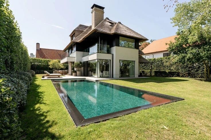 Stunning recently built contemporary villa with timeless fin