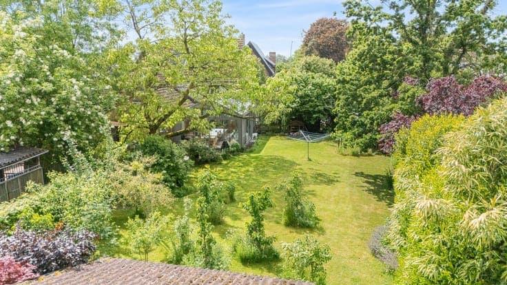 Charming home with 4 to 5 bedrooms on a green plot