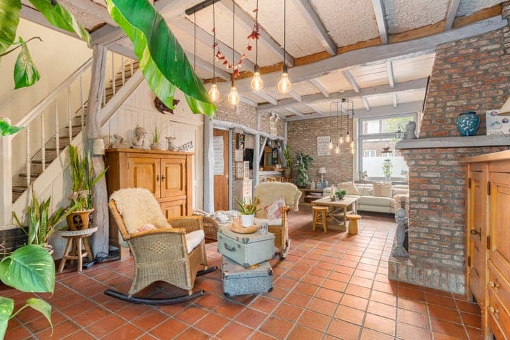 Charming home with 4 to 5 bedrooms on a green plot