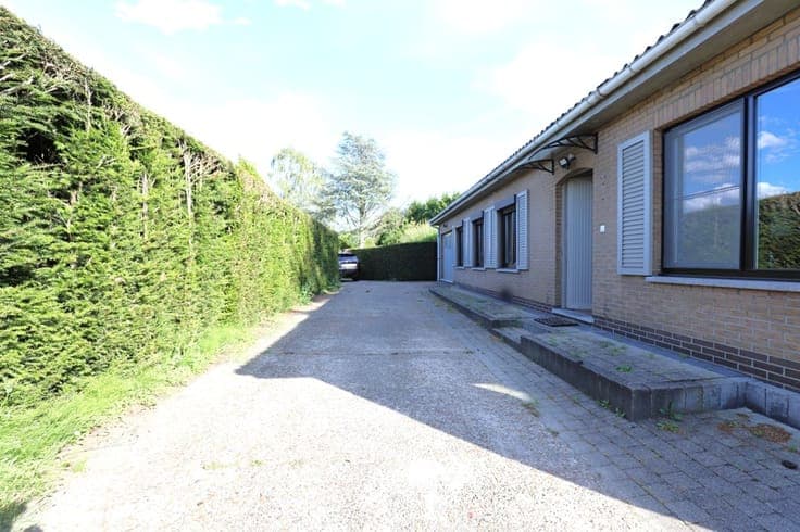 Charmante gelijkvloerse open bebouwing met 3 slaapkamers ...