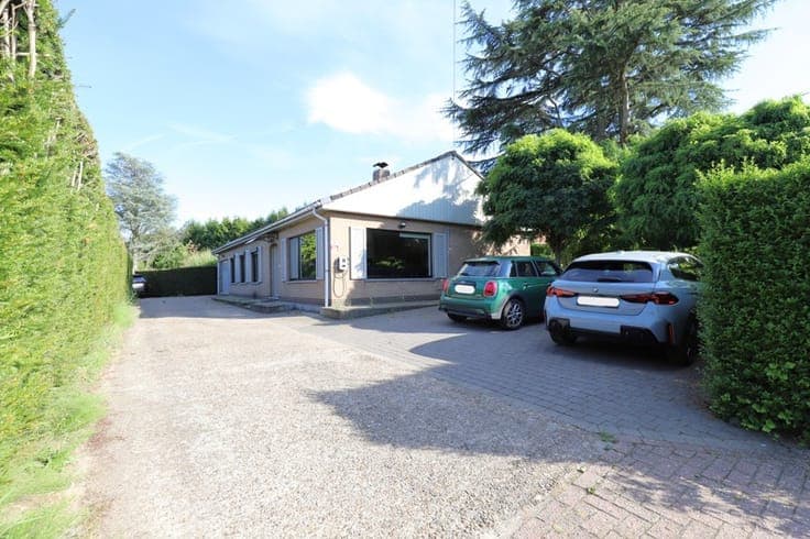 Charmante gelijkvloerse open bebouwing met 3 slaapkamers ...