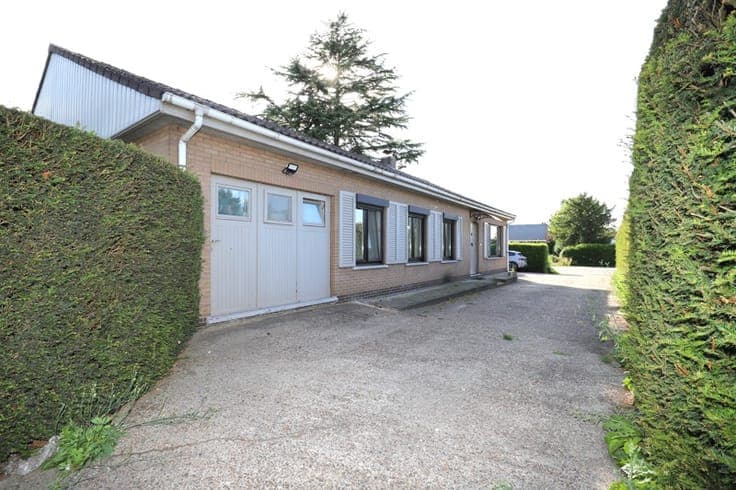 Charmante gelijkvloerse open bebouwing met 3 slaapkamers ...