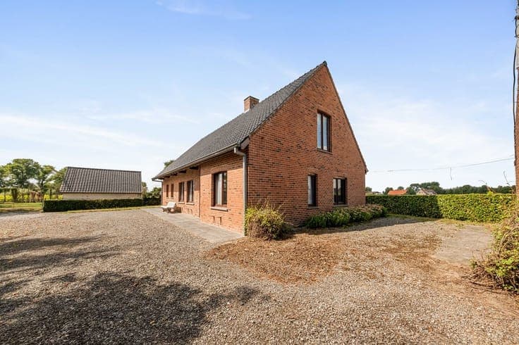 Unieke hoeve op 4500 m² in alle rust te Torhout