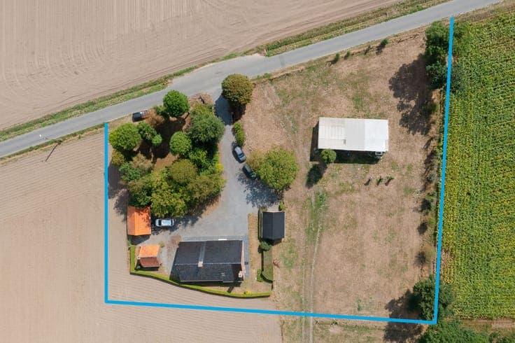 Unieke hoeve op 4500 m² in alle rust te Torhout