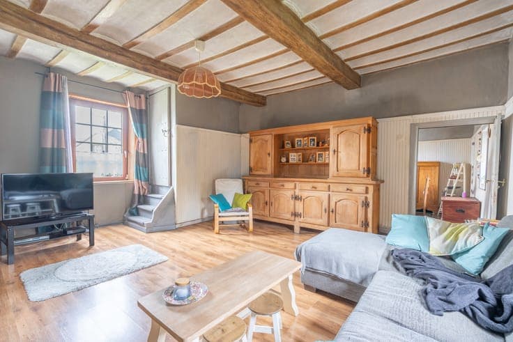 SUPERBE MAISON - TYPE FERMETTE - À RAFRAICHIR