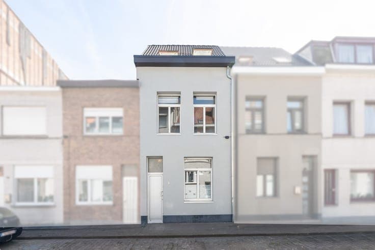 Spacious 5-bedroom family home in Antwerp