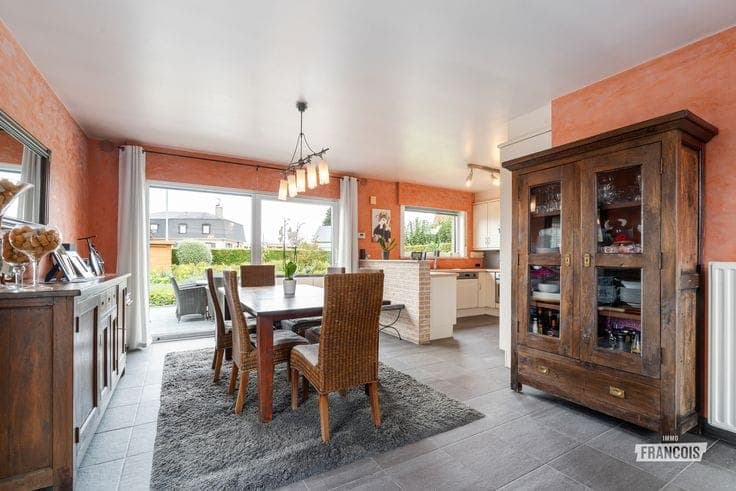 Spacious, open-plan 3-bedroom property in Heurne for sale!