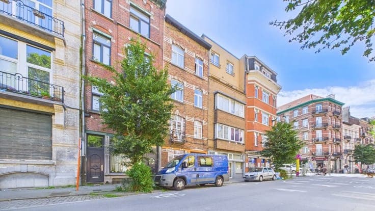 Anderlecht – Investment property with 4 apartments + garage