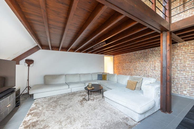 Renovated villa on a beautiful plot of 1.013 m²