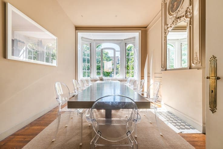 A charming mixed-use building comprising 3 units and garden