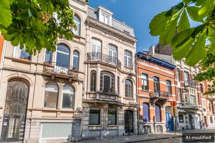 A charming mixed-use building comprising 3 units and garden