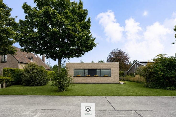 Moderne bungalow met EPC A en ruime kelder in Mariakerke