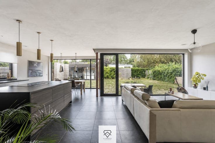Moderne bungalow met EPC A en ruime kelder in Mariakerke