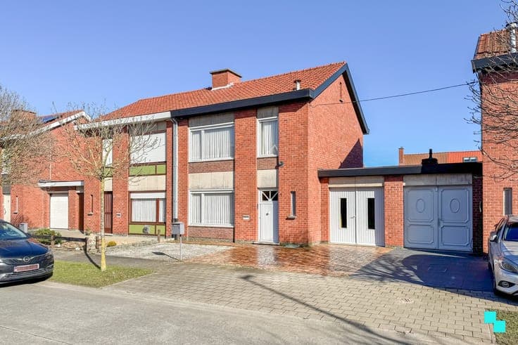Rust gelegen woning met garage te Kachtem