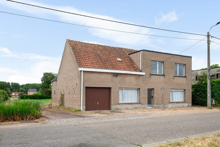 Te renoveren woning op 35a10ca te Putte