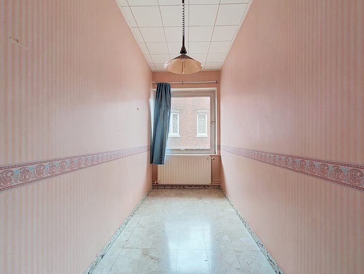 Spacious House to Renovate with Terraces and 4 Garages – Ans