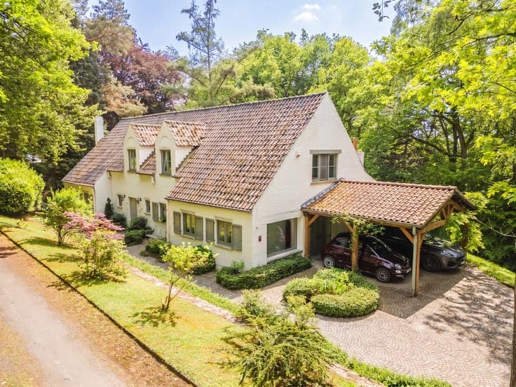 Elegance & tranquility in the heart of a private estate