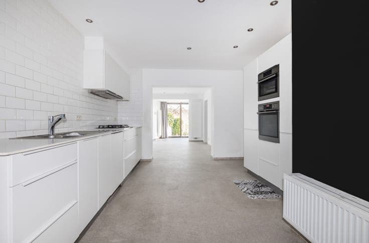 Bright family home with 4 bedrooms and terrace