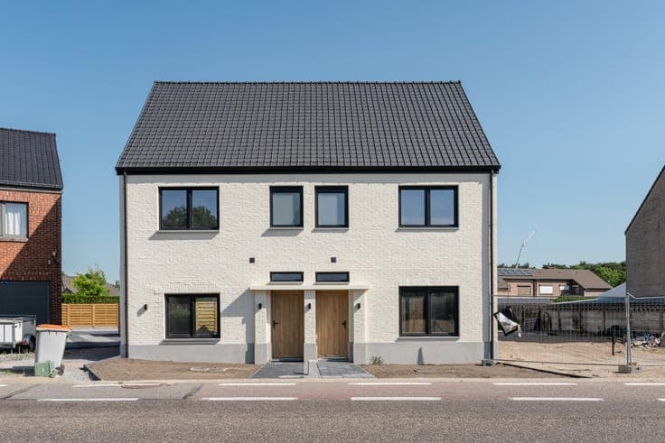 Ruime halfopen woning met 4 slaapkamers, ideaal gelegen a...