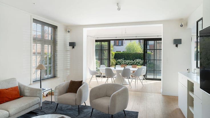 Spacious semi-detached home with sunny garden in a quiet loc